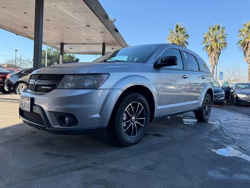 Used 2019 Dodge Journey SE image 7