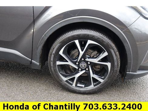 Used 2021 Toyota C-HR XLE image 32