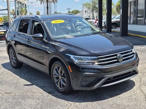 Used 2022 Volkswagen Tiguan SE FWD image 3