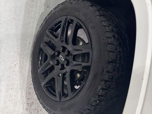 Used 2023 Chevrolet Traverse Premier image 39