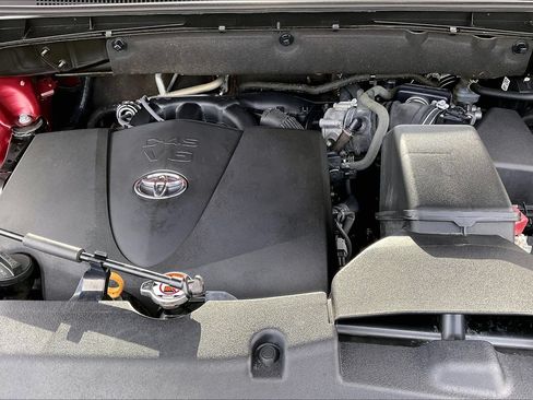 Used 2018 Toyota Highlander SE FWD image 31