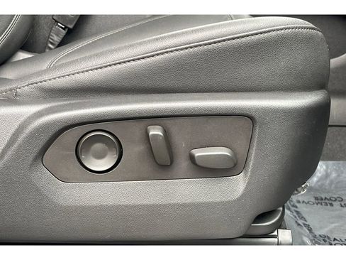 Used 2022 Chevrolet Suburban LT w/ Luxury Package image 25