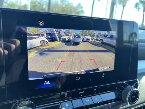 Used 2024 Chevrolet Colorado LT image 25