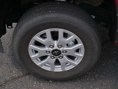 Certified 2025 Toyota Tacoma SR5 AWD/4WD image 15