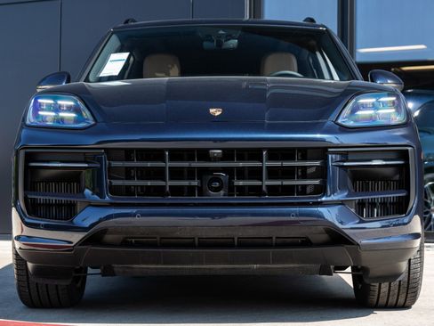 Certified 2025 Porsche Cayenne S AWD/4WD image 8