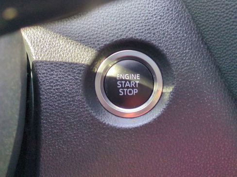 Certified 2025 Toyota Corolla SE image 27