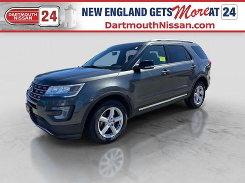 Used 2017 Ford Explorer XLT AWD/4WD image 1