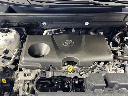 Used 2025 Toyota RAV4 XLE FWD image 30