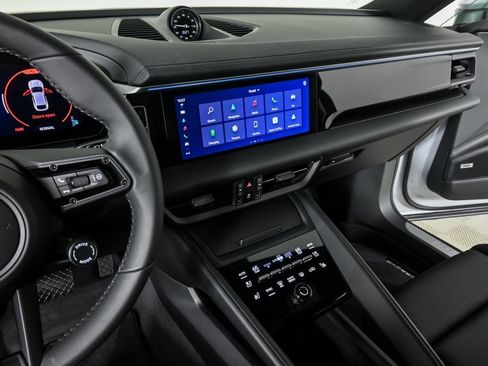 New 2025 Porsche Macan 4 Electric image 13