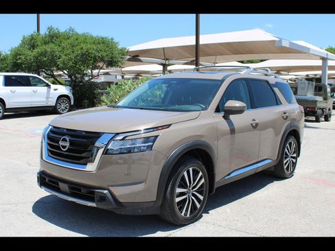 Used 2024 Nissan Pathfinder Platinum w/ Cargo Package FWD image 1