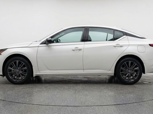 Used 2025 Nissan Altima 2.5 SV FWD image 5