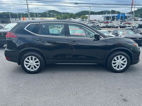 Used 2018 Nissan Rogue S AWD/4WD image 4