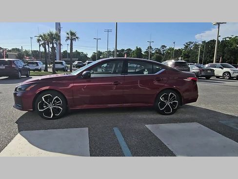 Used 2024 Nissan Altima 2.5 SR w/ SR Premium Package FWD image 24