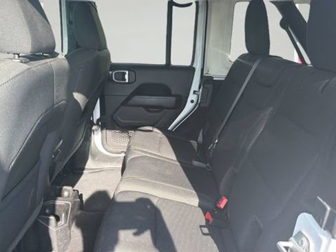 Used 2021 Jeep Wrangler Unlimited Sahara AWD/4WD image 12