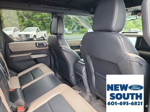 Used 2023 Ford Bronco Wildtrak image 33