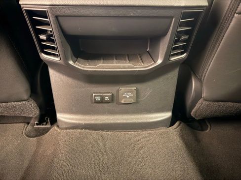 Used 2024 Toyota Tundra Limited image 32