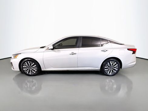 Used 2023 Nissan Altima 2.5 SV FWD image 6