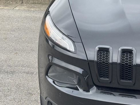 Used 2017 Jeep Cherokee Limited w/ Technology Group image 7