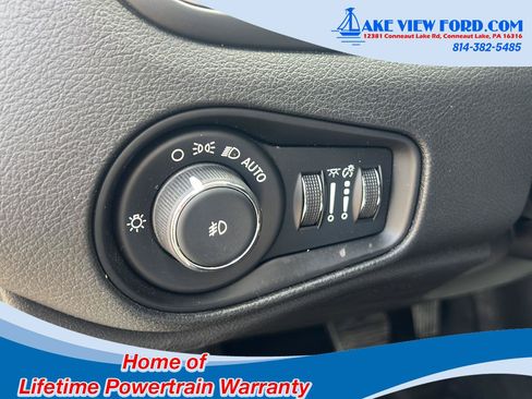 Used 2017 Jeep Renegade Latitude w/ Popular Equipment Group AWD/4WD image 22