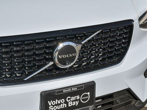 Certified 2025 Volvo XC40 B5 Ultra w/ Climate Package image 6