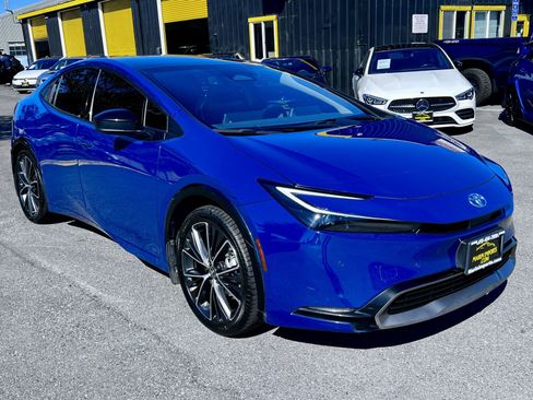 Used 2024 Toyota Prius XLE FWD image 4