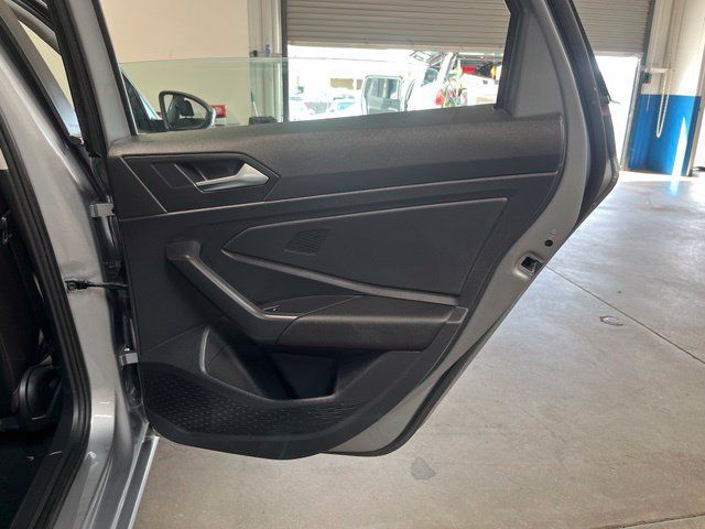 Used 2024 Volkswagen Jetta SE FWD image 16