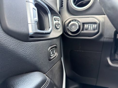 Used 2018 Jeep Wrangler Unlimited Sahara AWD/4WD image 23