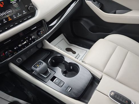 Used 2023 Nissan Rogue SL w/ SL Premium Package image 28