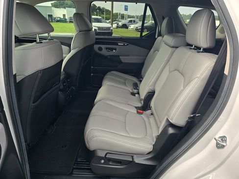 Certified 2024 Honda Pilot Touring image 11
