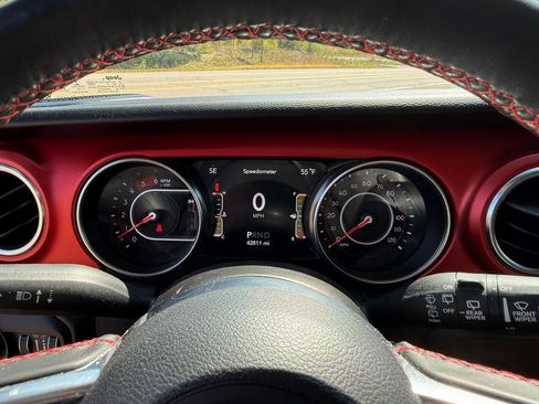 Used 2022 Jeep Wrangler Unlimited Rubicon w/ Cold Weather Group image 18