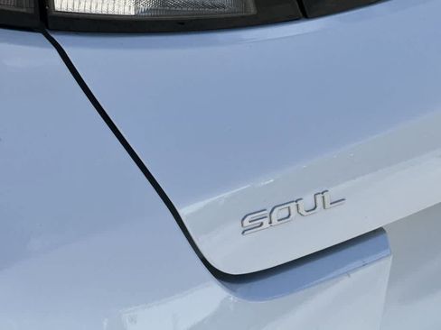 Used 2025 Kia Soul LX FWD image 10