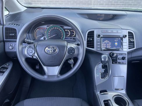 Used 2015 Toyota Venza LE image 16