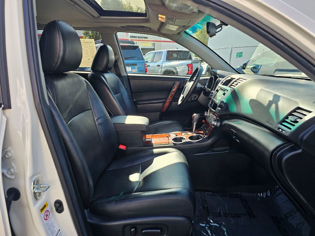 Used 2013 Toyota Highlander Limited AWD/4WD image 10