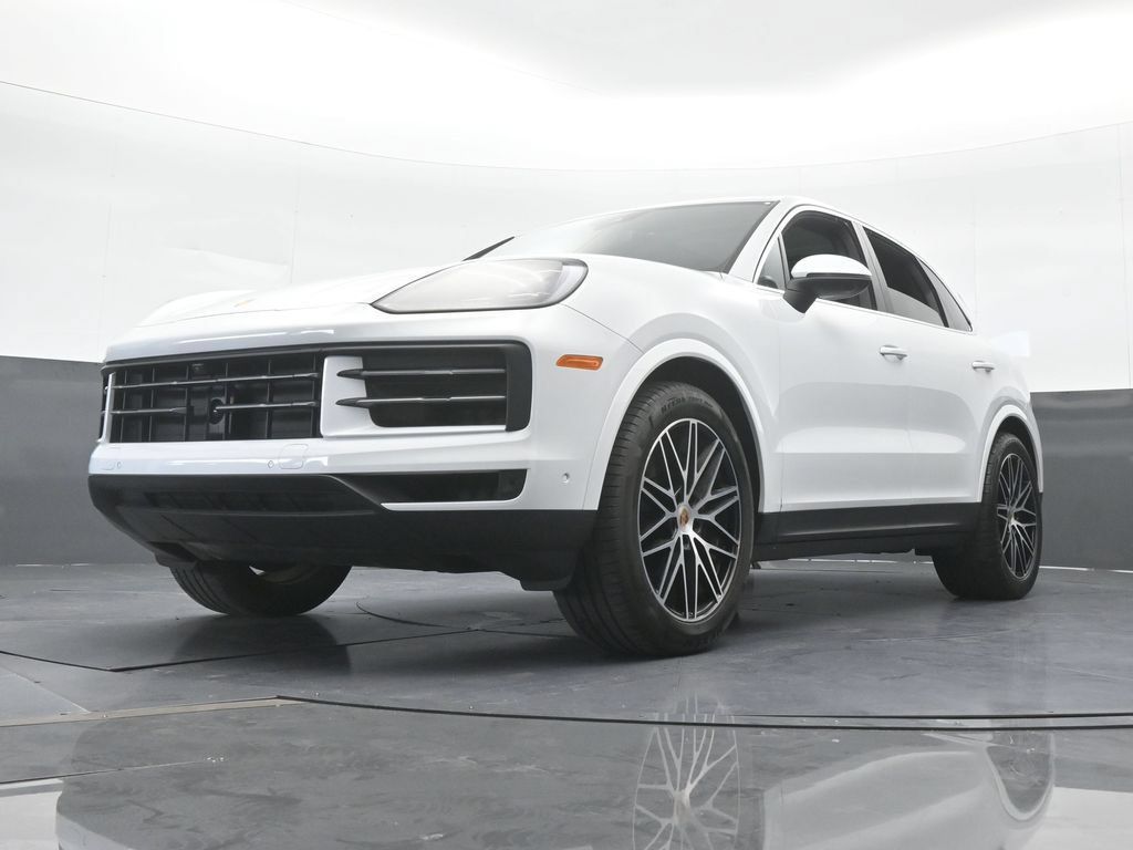 Used 2025 Porsche Cayenne AWD/4WD image 66
