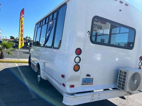 Used 2006 Ford E-350 and Econoline 350 Super Duty image 12