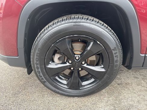 Certified 2019 Jeep Cherokee Latitude Plus AWD/4WD image 9