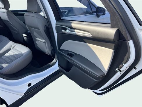 Used 2016 Ford Fusion S image 15