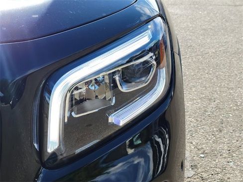 Certified 2022 Mercedes-Benz GLB 250 4MATIC image 9