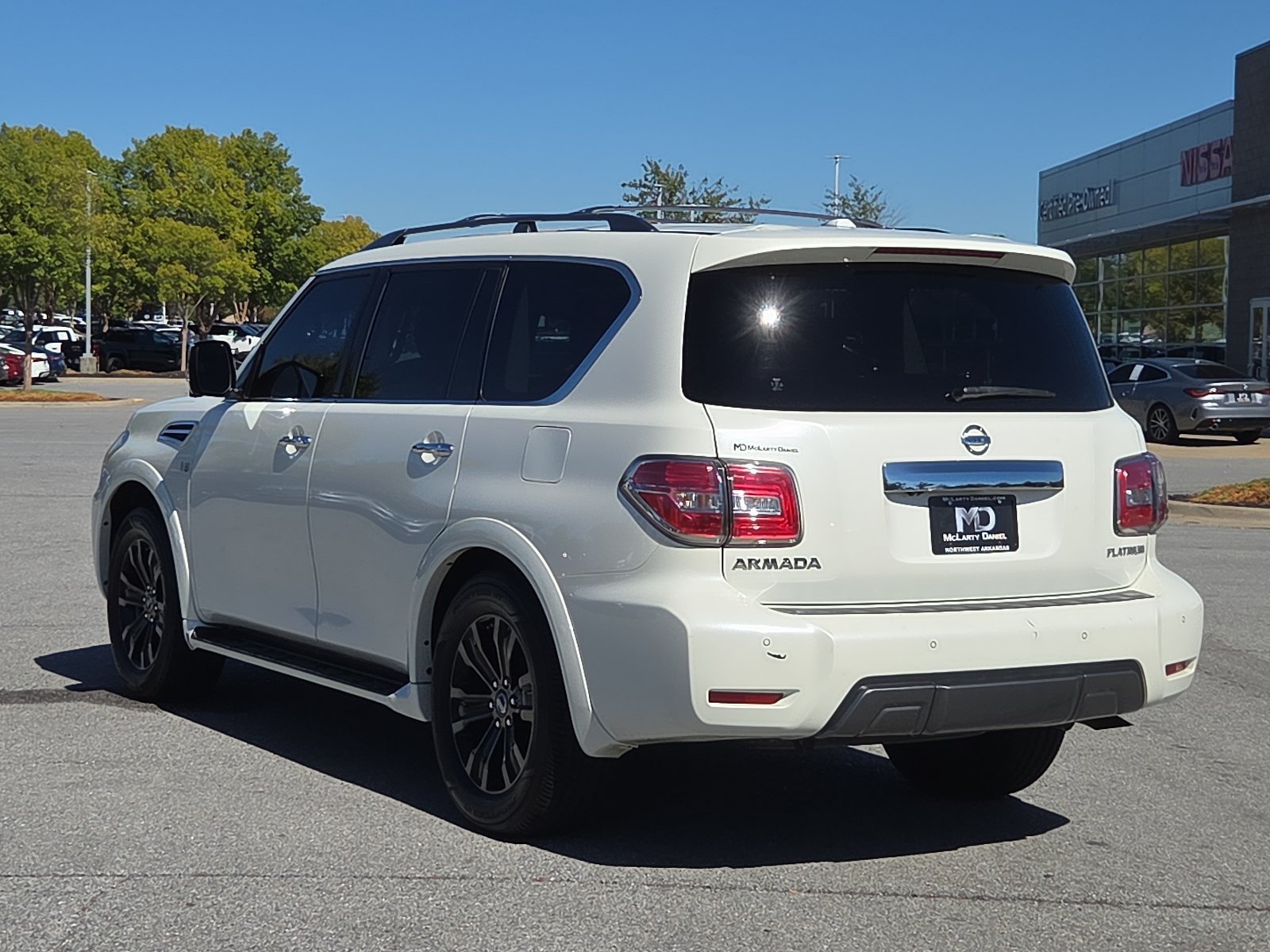 Used 2020 Nissan Armada Platinum w/ Captain's Chairs Package RWD image 4