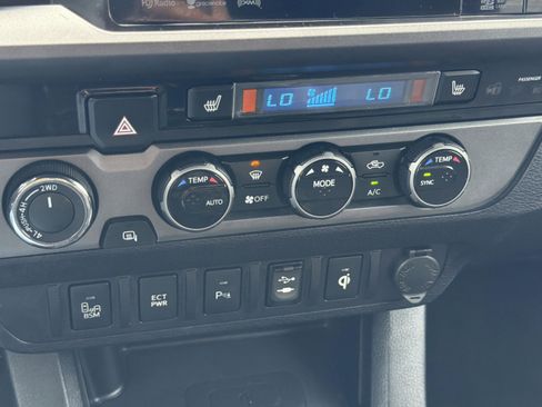 Used 2017 Toyota Tacoma TRD Sport w/ Premium & Technology Package AWD/4WD image 24