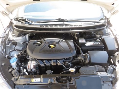 Used 2014 Hyundai Elantra SE w/ Option Group 02 FWD image 10
