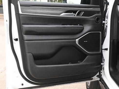 Used 2024 Jeep Wagoneer L Series II w/ Flexible Seating Group image 19