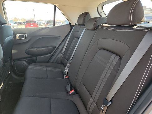 Used 2025 Hyundai Venue SEL image 5