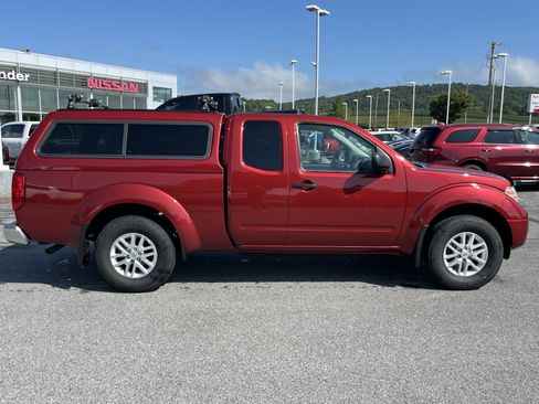 Used 2021 Nissan Frontier SV AWD/4WD image 2