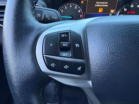 Used 2022 Ford Explorer XLT w/ Equipment Group 202A AWD/4WD image 16