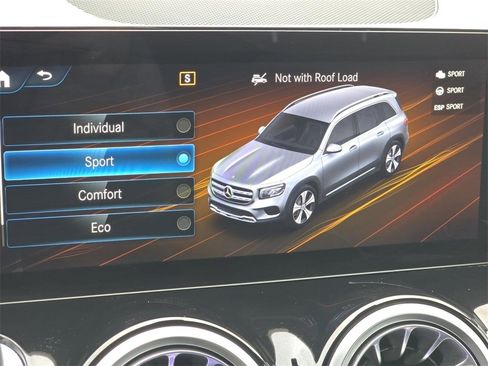 Used 2023 Mercedes-Benz GLB 250 4MATIC w/ Premium Package image 7