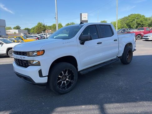 Used 2019 Chevrolet Silverado 1500 Custom w/ Custom Value Package image 3
