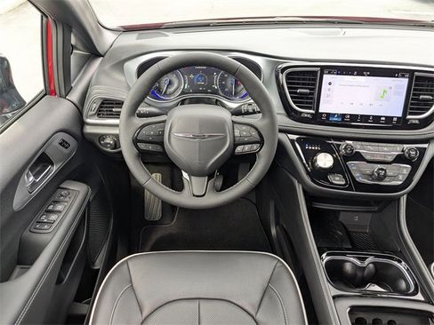 New 2026 Chrysler Pacifica Limited w/ S Appearance Package image 16