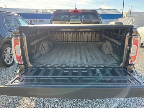 Used 2017 GMC Canyon SLE w/ SLE Convenience Package image 9