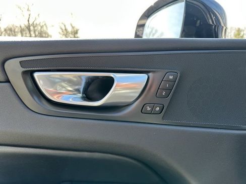 Used 2024 Volvo XC60 B5 Core image 25